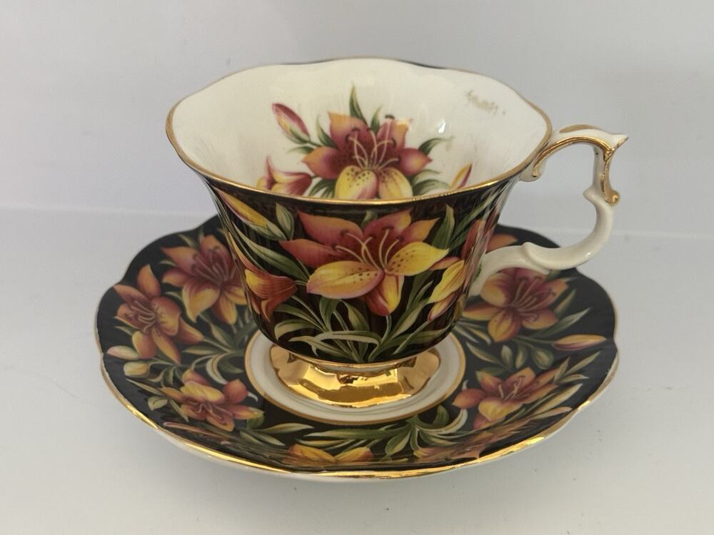 Royal Albert Provincial Flowers PRAIRIE LILY Teacup Saucer Set England 1975